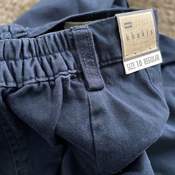 NWT Eddie Bauer Classic Fit Navy shorts. Size 10 - Picture 2 of 4